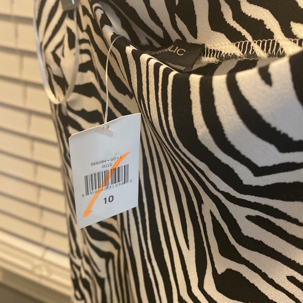 Banana republic black and white zebra print skirt. NWT - Picture 2 of 2